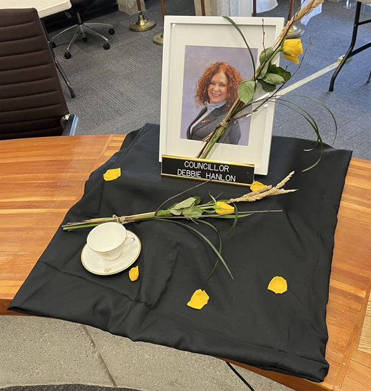 tribute to Councillor Hanlon in council chambers