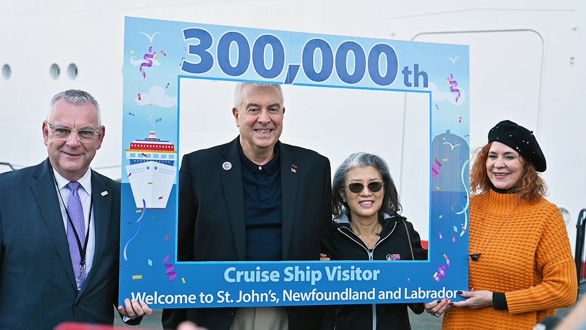 Mayor Danny Breen, Frank an Gi Young Nigro and Councillor Hanlon stand with oversized 300,000 sign like a picture frame