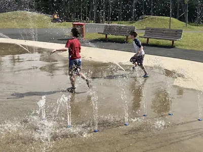 kids playing in the splash pad 