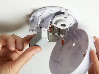 Smoke-alarm-batteries-1200.jpg